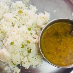 A picture of Pulav with sambhar.