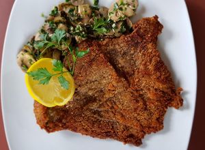 Una foto de Milanesas de cuadril; con champignon a la provenzal