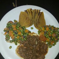A picture of Chapatti served with peas and carrot and stewed beef.