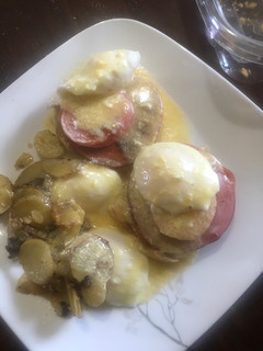A picture of Eggs a la Benedict.