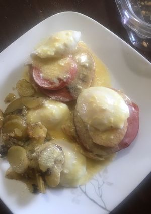A picture of Eggs a la Benedict.