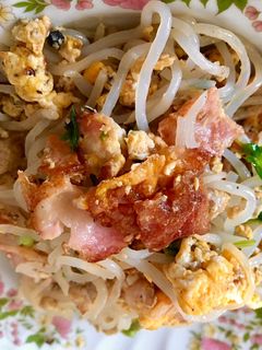 รูปของ เส้นบุกผัดเบคอนพริกไทยดำ คีโต