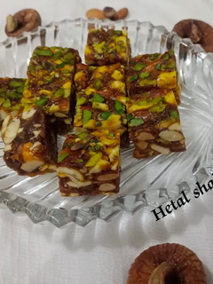 अंजीर बर्फी (Anjeer Barfi recipe in hindi) रेसिपी मुख्य फोटो