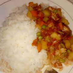 A picture of White rice with potatoe sauce.