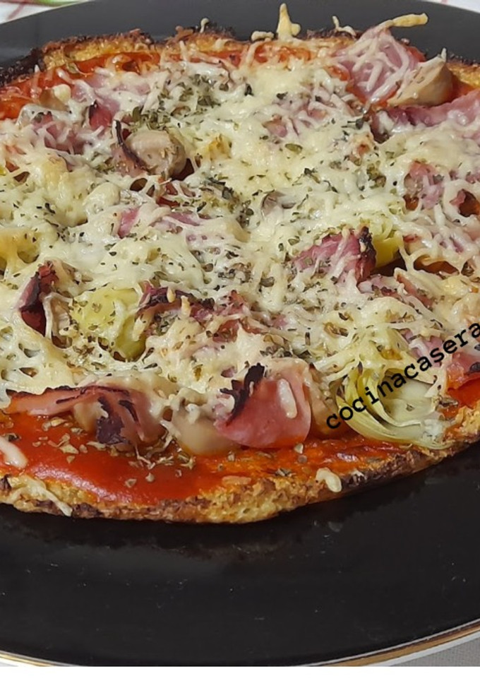 Una foto de Pizza de base de coliflor
