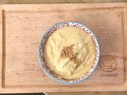 Une photo de houmous de lentilles