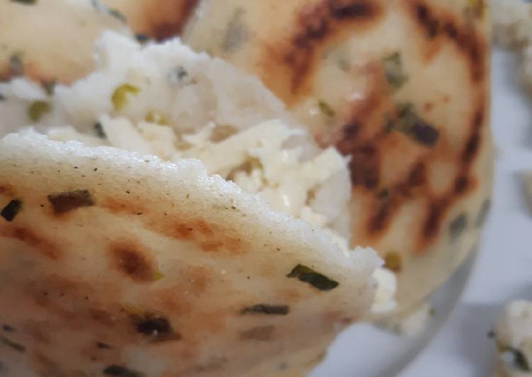 Recipe of Homemade Arepas de cebollín rellenas de queso