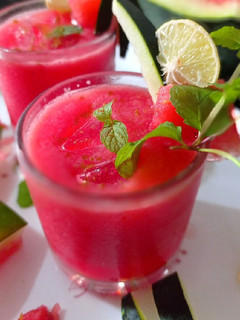 वाटर मेलन जूस (watermelon juice recipe in Hindi) रेसिपी मुख्य फोटो