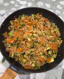 Cuscuz com atum e legumes