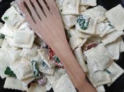 Una foto de ravioles de ricotta