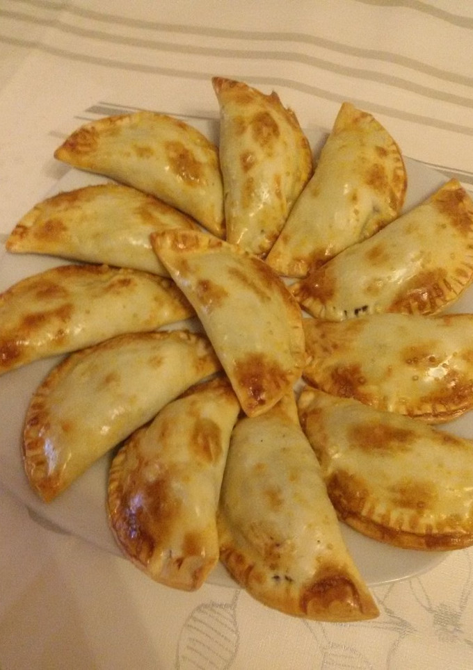 Una foto de Empanadillas de morcilla y pera con thermomix