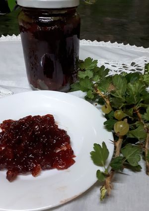 Una foto de Mermelada de grosella verde o uva espina