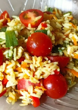 Una foto de Arroz colorido. Vegetales + curry
