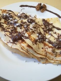 Túrókrémmel és almás dióval töltött palacsinta recept fotója