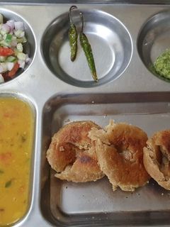 राजस्थानी दाल बाफले (Rajasthani dal bafle recipe in hindi) रेसिपी मुख्य फोटो