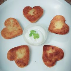 A picture of Cheesy cutles.