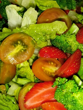 Langkah Mudah untuk Membikin Resep  Salad sayur simple yang Enak Banget, Enak