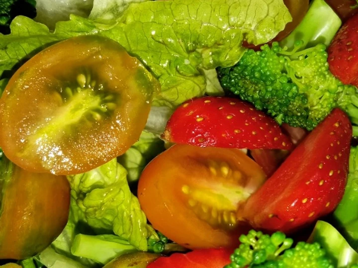 Langkah Mudah untuk Membikin Resep  Salad sayur simple yang Enak Banget, Enak