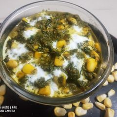 A picture of Spinach corn curry with cream.
