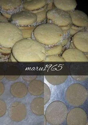 Una foto de ALFAJORCITOS DE MAICENA