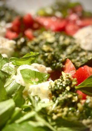 Une photo de Tomates Mozzarella et Pesto
