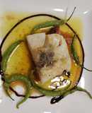 Lomo de bacalao confitado con guindillas de Ibarra en tempura