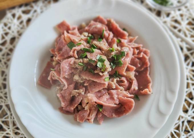 Ricetta Pasta fresca alla rapa rossa con ragù bianco di salsiccia di Paola  Catalano - Cookpad