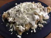 Una foto de pollo tomate enchiladas