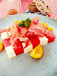 Una foto de Ensalada de sandía y feta