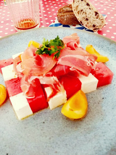 Una foto de Ensalada de sandía y feta