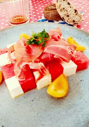 Una foto de Ensalada de sandía y feta