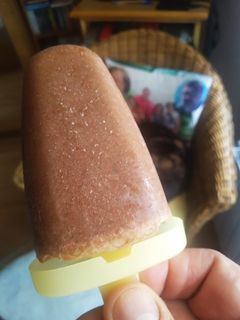 Una foto de Polo de plátano y chocolate