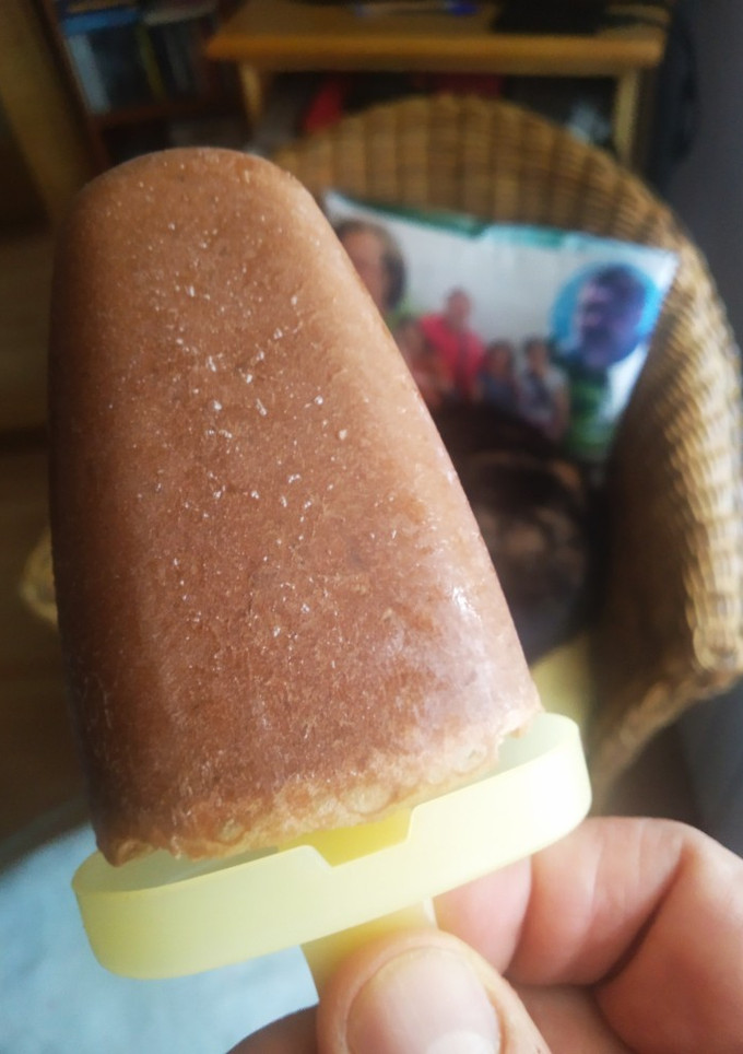 Una foto de Polo de plátano y chocolate