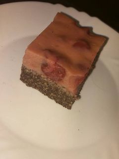 Meggyes, mákos szelet, sütés nélkül recept fotója
