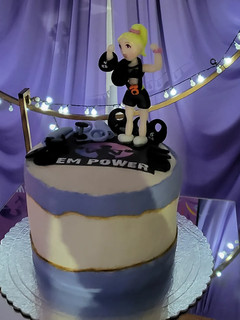 Una foto de Torta de cumpleaños temática de gimnasio sin gluten