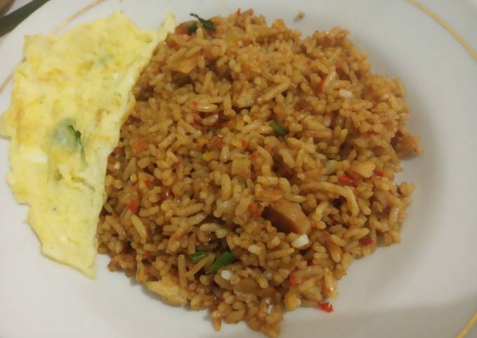 Nasi Goreng Sosis Bumbu Rendang Pedas