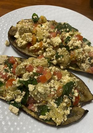 Una foto de Berenjenas Rellenas Mediterráneas (Veganas & Keto)