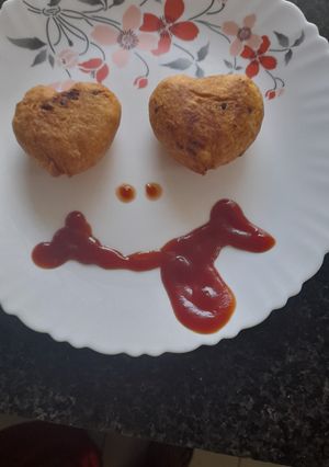 हार्ट शेप प्याज़ की कचौड़ी (Heart shape pyaz ki kachori recipe in hindi) रेसिपी मुख्य फोटो