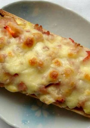 Hình của món Pizza-mini (phiên bản bánh mì).