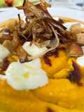 Crema de Calabaza con Espuma de Yogur, Calçots Crujientes y picatostes caseros