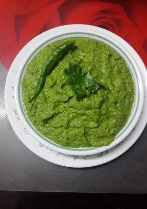 A picture of Green chutney.
