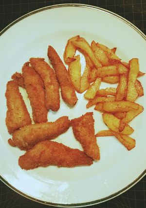 Foto principal de Tiras empanadas de pollo marinado con manzana frita