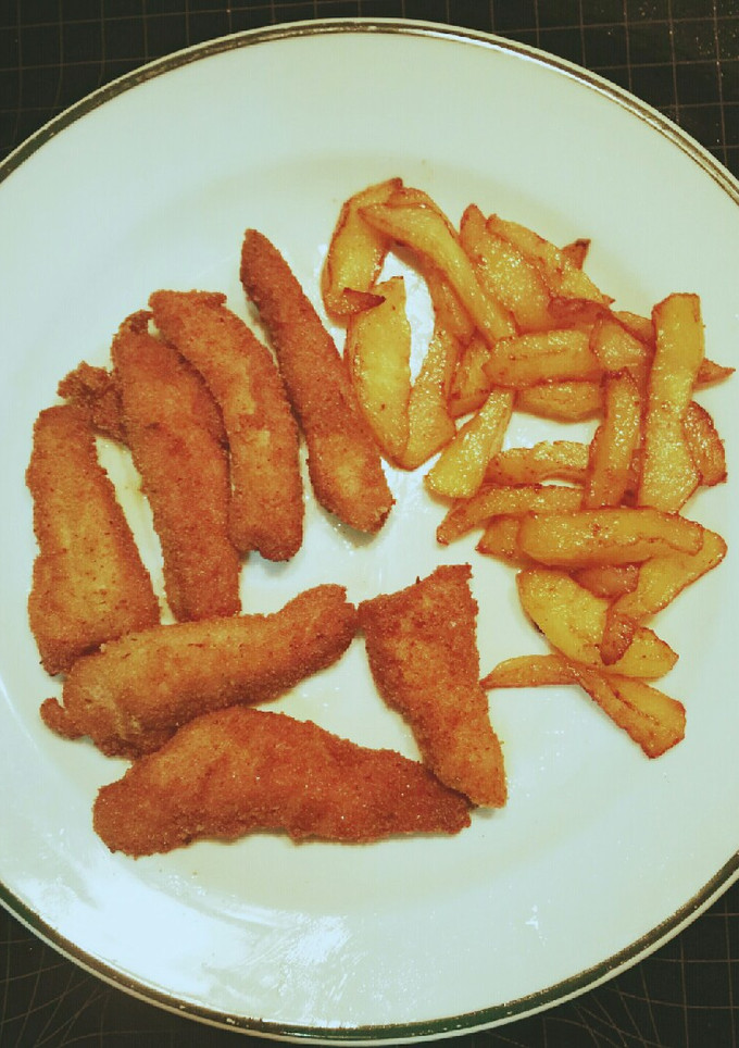 Una foto de Tiras empanadas de pollo marinado con manzana frita