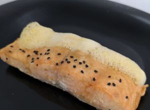 Una foto de Salmón en miso