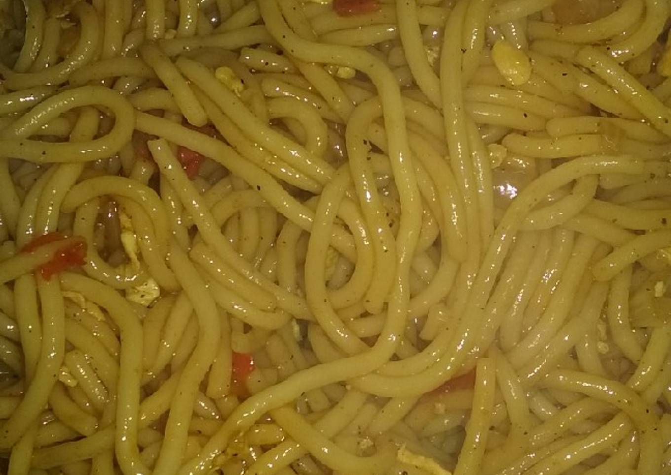 Espaguetis de carne y verduras al wok