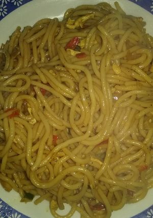 Foto principal de Espaguetis de carne y verduras al wok