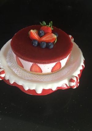 Una foto de Tarta de fresa sin horno 🤪🤪🤪 deliciosa