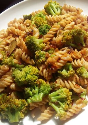 A picture of Stir fried broccoli pasta.