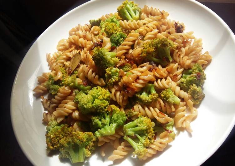 Stir fried broccoli pasta