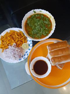 A picture of Misal pav.